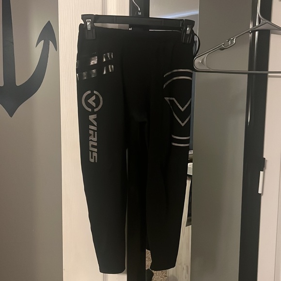 Lot of 2 virus pants and crops, green pair sold - Picture 8 of 9